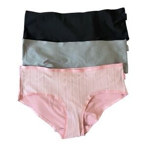 NWOT IZOD Womens 3 Pack Smooth Allure Hipster Underwear Panties Underwear M